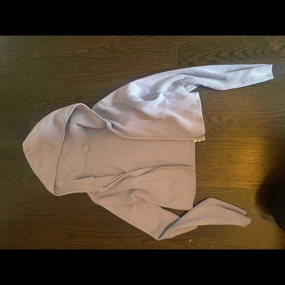 BRANDY MELVILLE ZIP UP